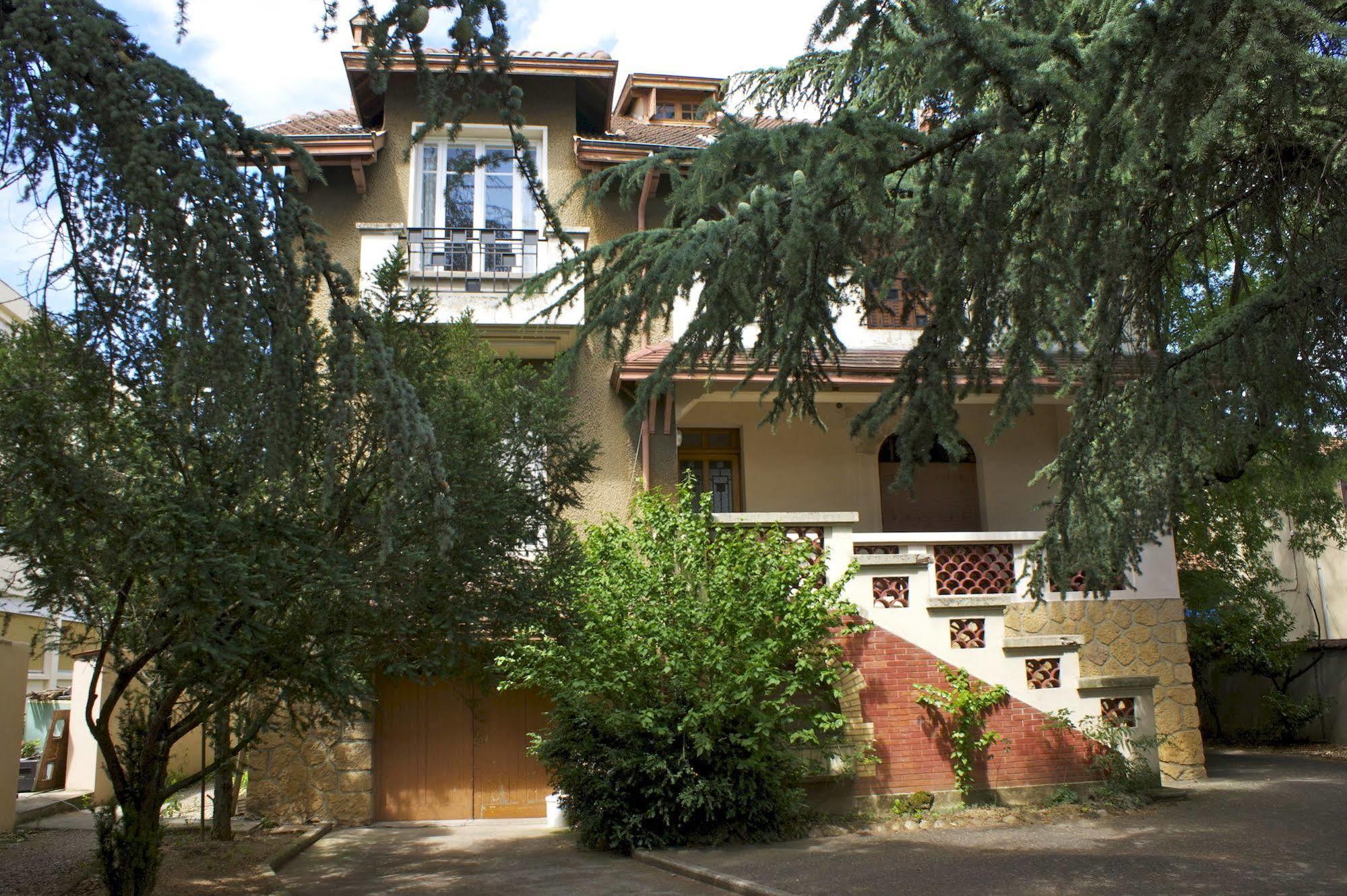 Hotel Le Lyon Bron Buitenkant foto