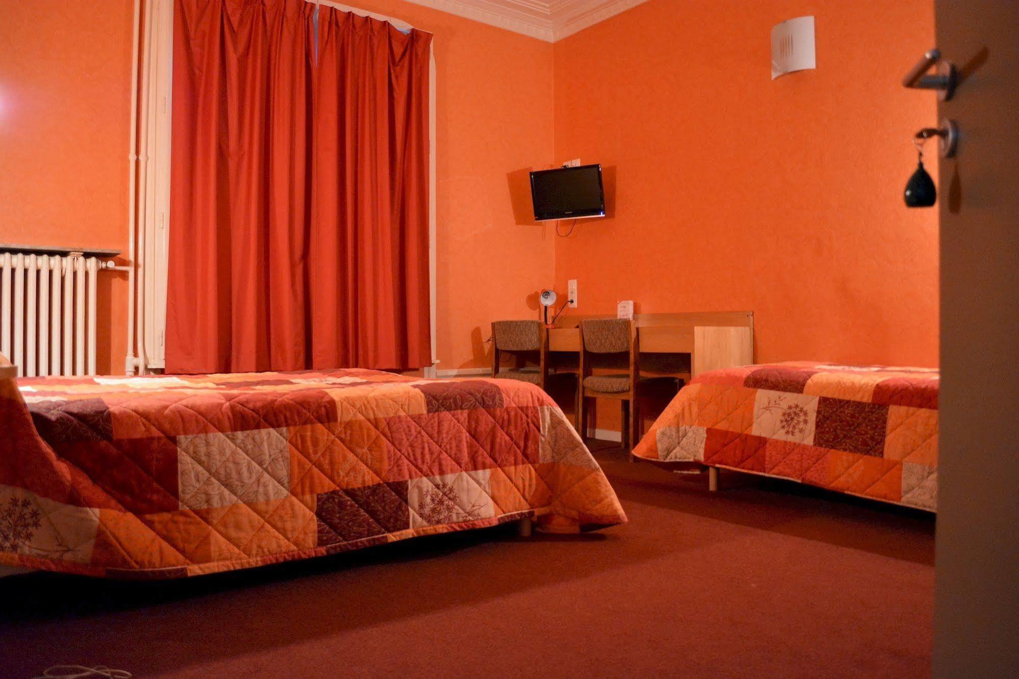 Hotel Le Lyon Bron Buitenkant foto
