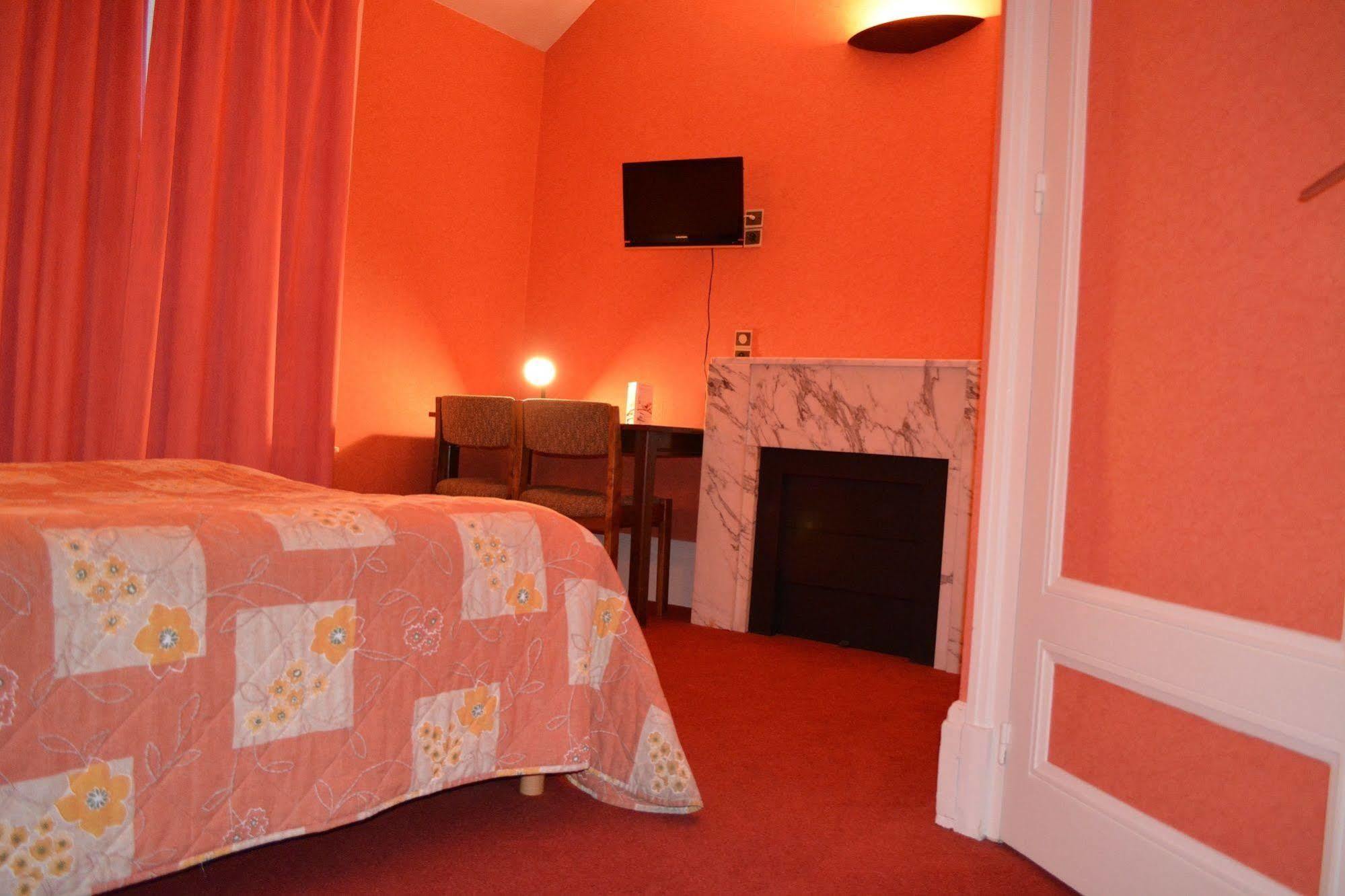 Hotel Le Lyon Bron Buitenkant foto