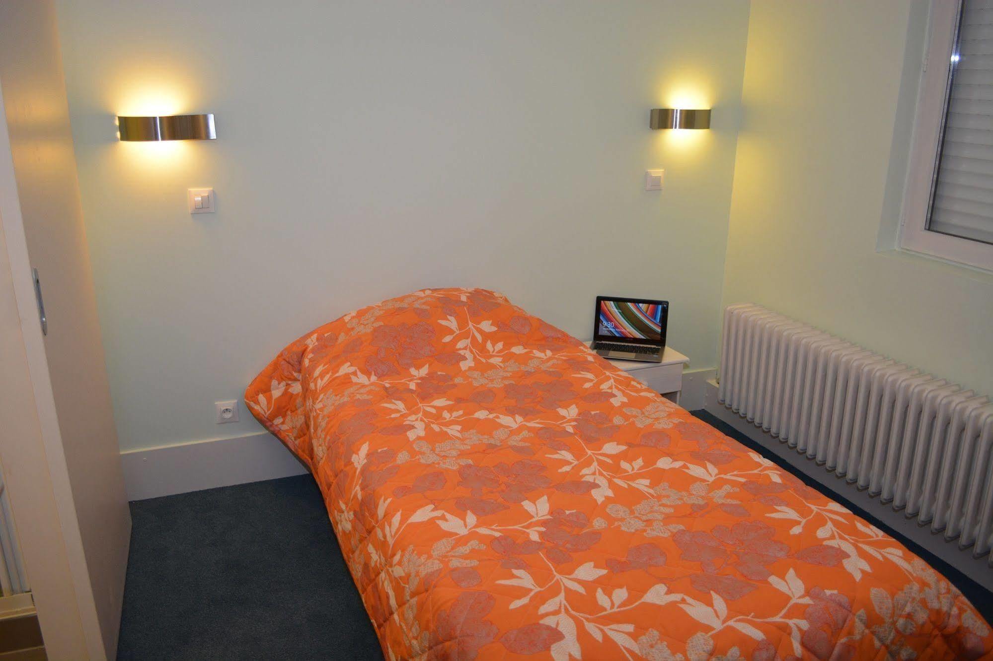 Hotel Le Lyon Bron Buitenkant foto