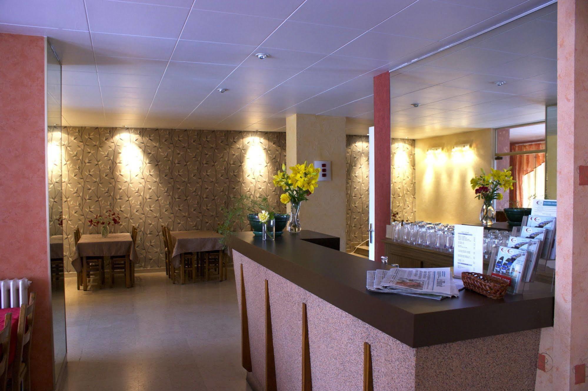 Hotel Le Lyon Bron Buitenkant foto